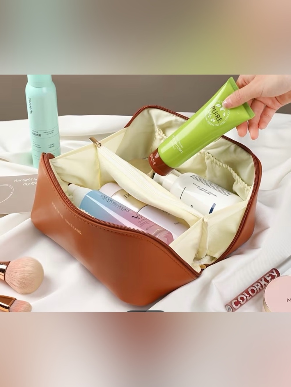 Cream Travel Makeup Organizer Bag - Picture 4 of 4